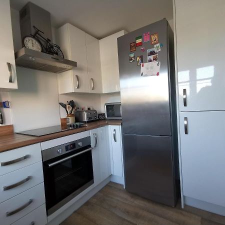 2 Bedroom House With Free Parking 라임레지스 외부 사진