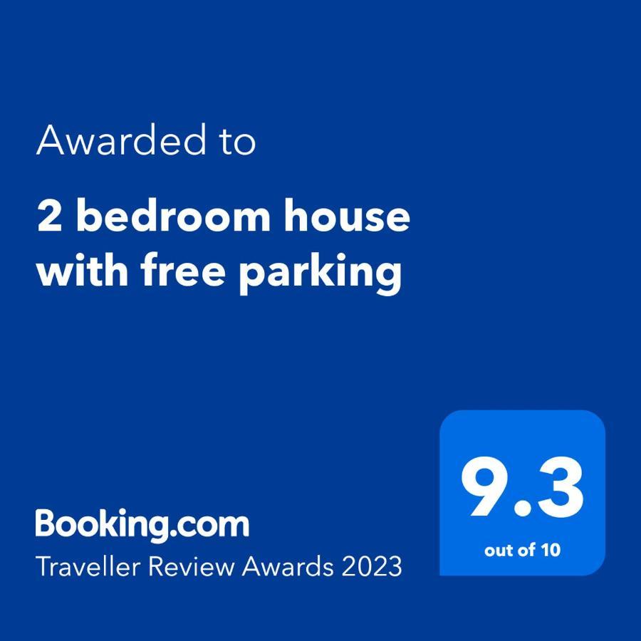 2 Bedroom House With Free Parking 라임레지스 외부 사진